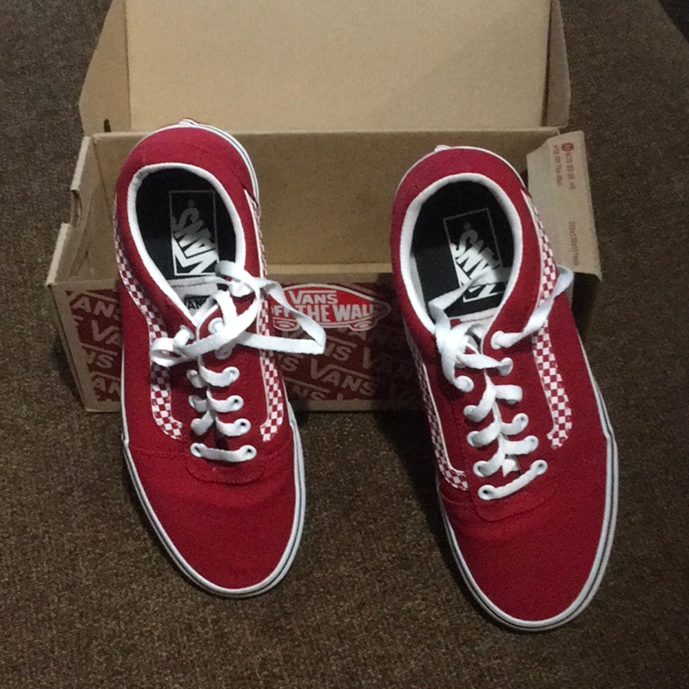 Vans off the wall checker accent size 9.5